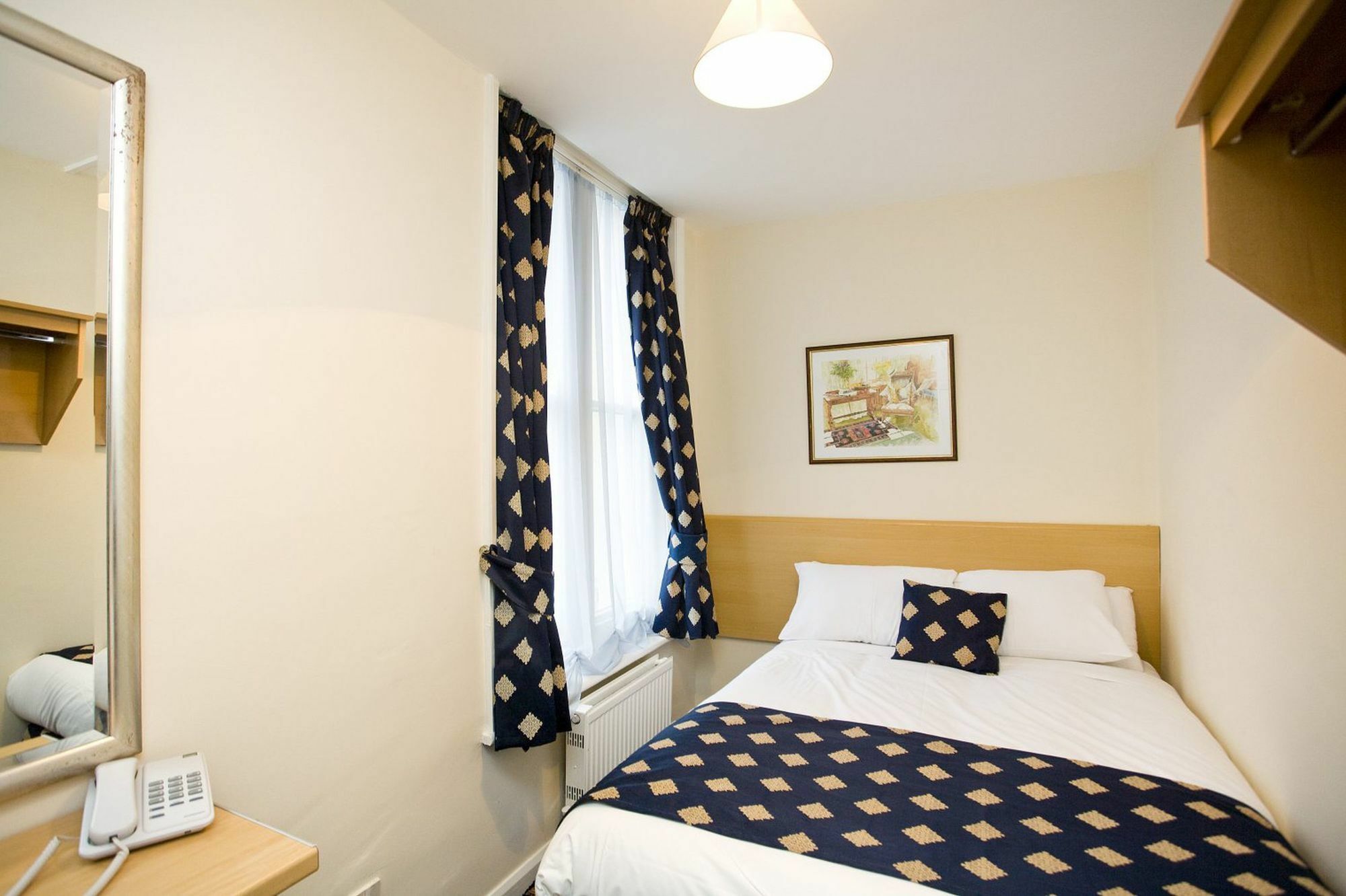 Western Queens Crystal Palace 3* Londra